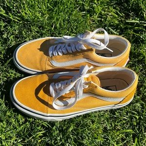 Vans women’s 8.0 in honey mustard! ☀️✨